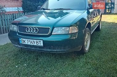 Седан Audi A4 1996 в Сарнах