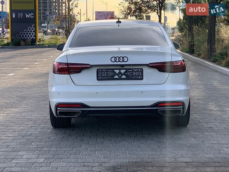 Седан Audi A4 2023 в Києві