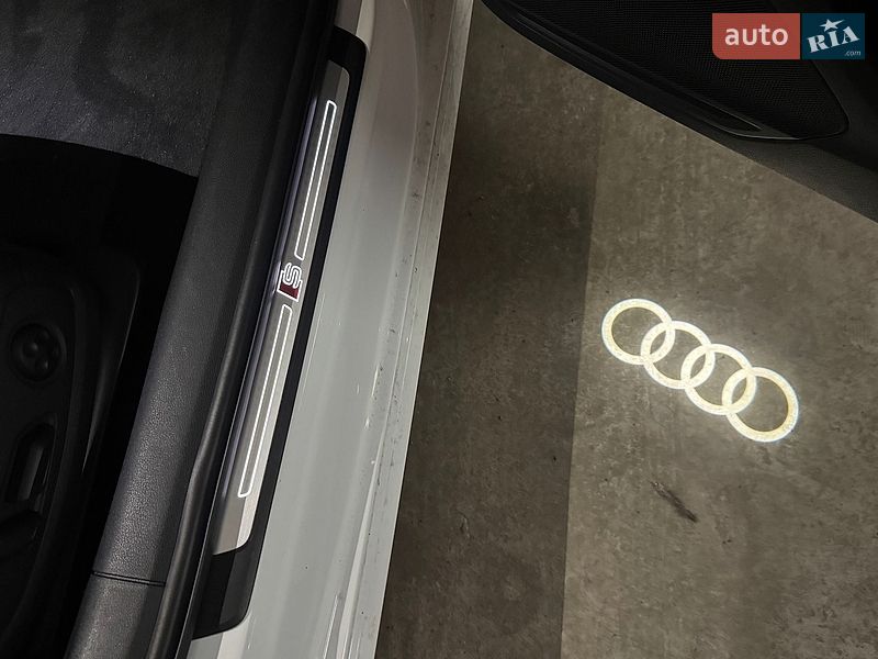Седан Audi A4 2023 в Києві