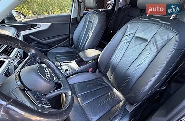 Седан Audi A4 2015 в Стрию