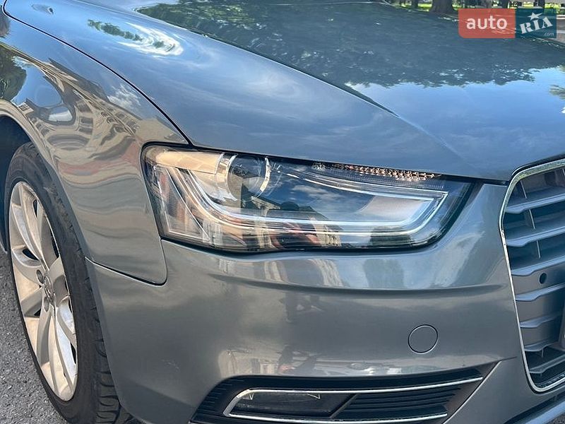 Седан Audi A4 2012 в Полтаве