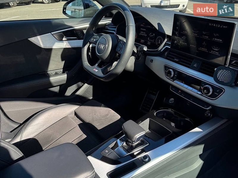 Седан Audi A4 2020 в Киеве