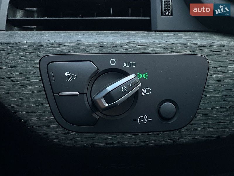 Седан Audi A4 2021 в Львове