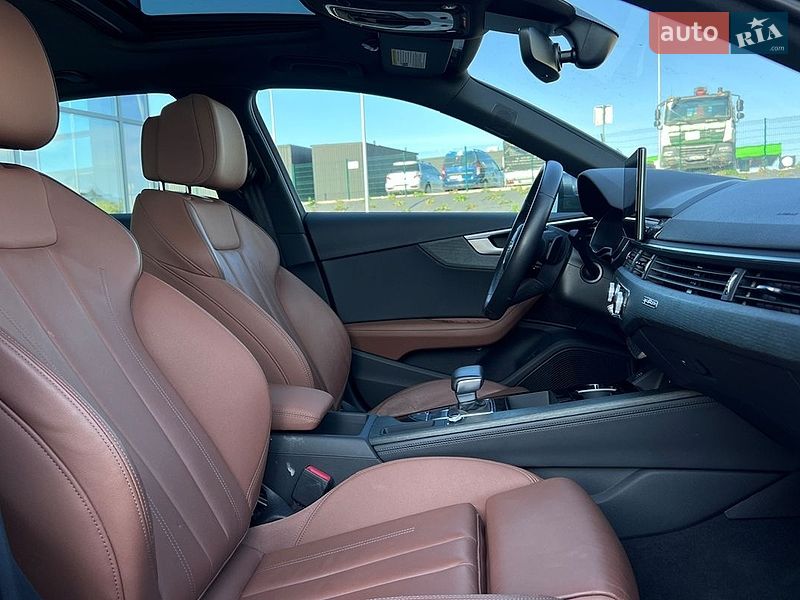 Седан Audi A4 2021 в Львове