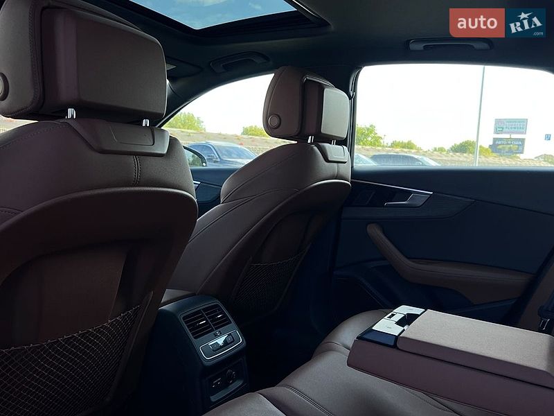 Седан Audi A4 2021 в Львове