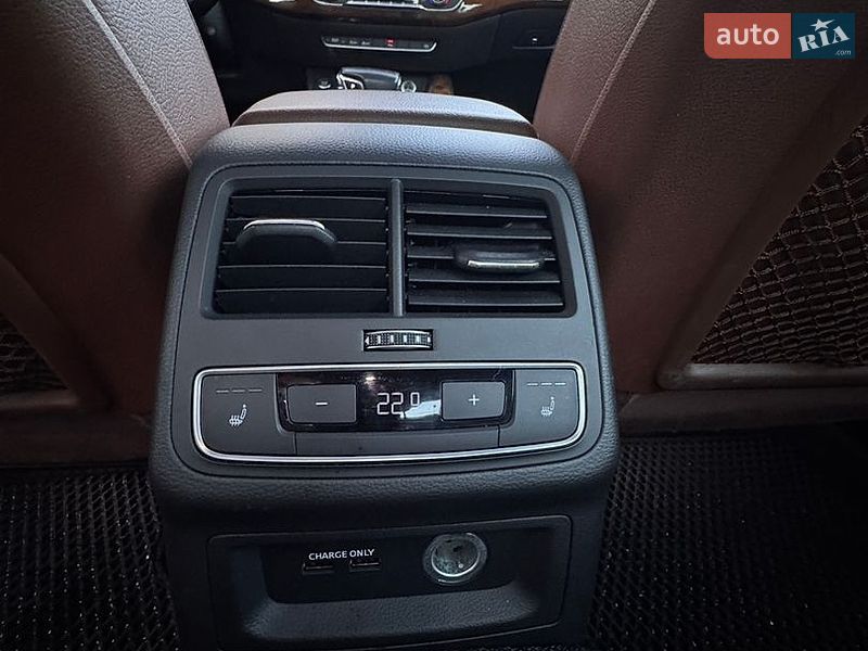 Седан Audi A4 2018 в Стрые