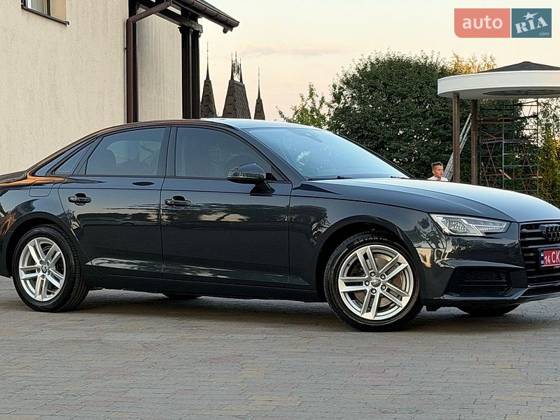 Седан Audi A4 2017 в Стрию