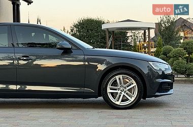 Седан Audi A4 2017 в Стрию