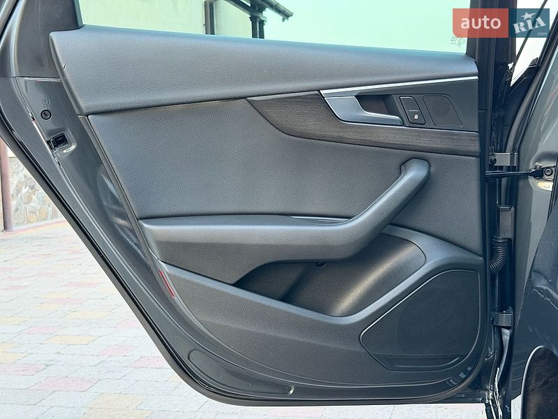Седан Audi A4 2017 в Стрию