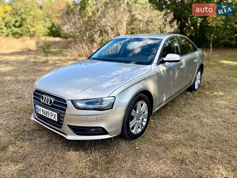 Седан Audi A4 2012 в Одесі