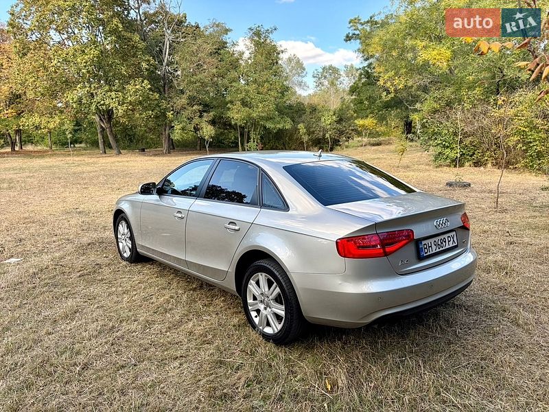 Седан Audi A4 2012 в Одесі