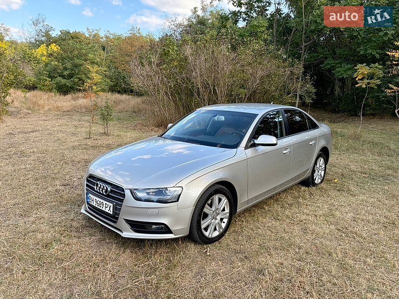 Седан Audi A4 2012 в Одесі