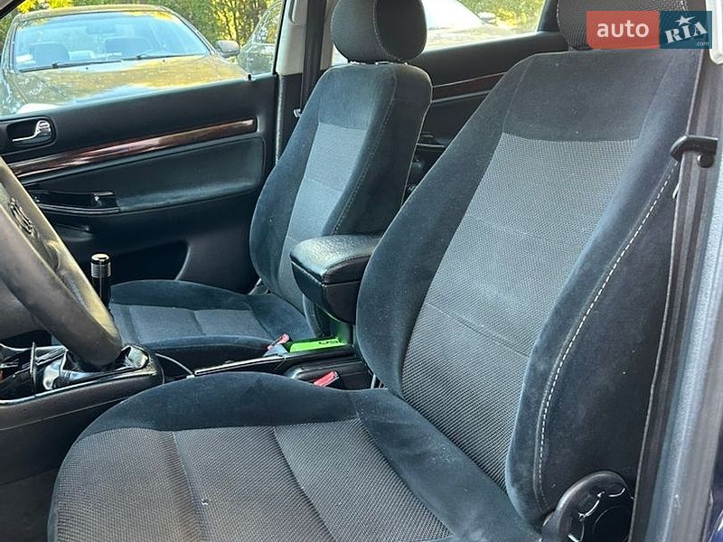 Седан Audi A4 1997 в Ровно