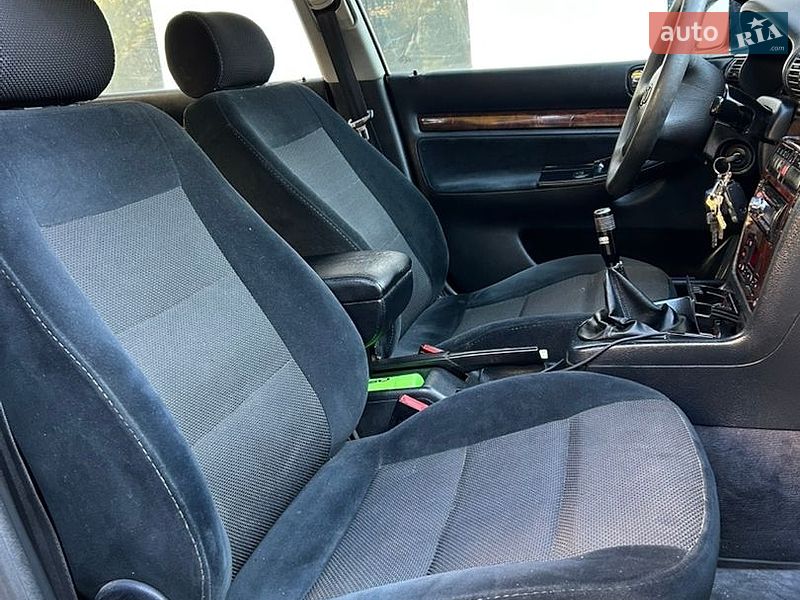 Седан Audi A4 1997 в Ровно