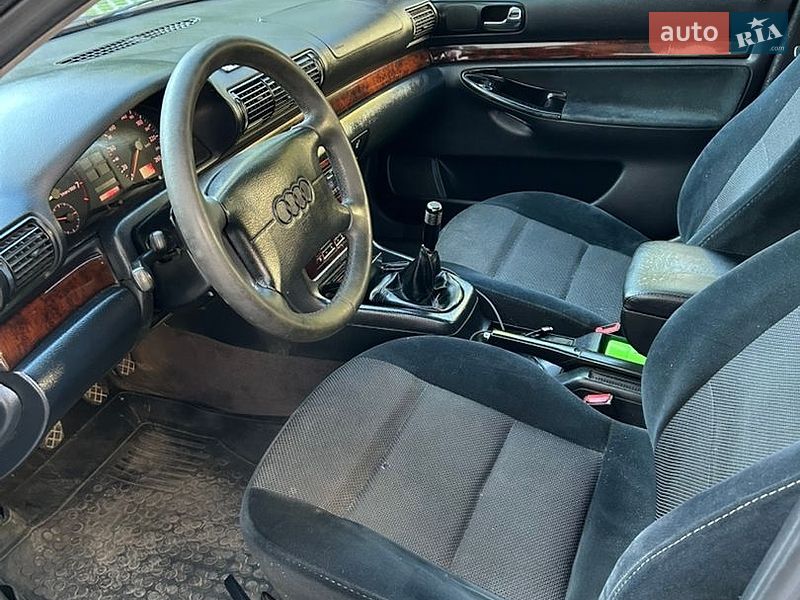 Седан Audi A4 1997 в Ровно