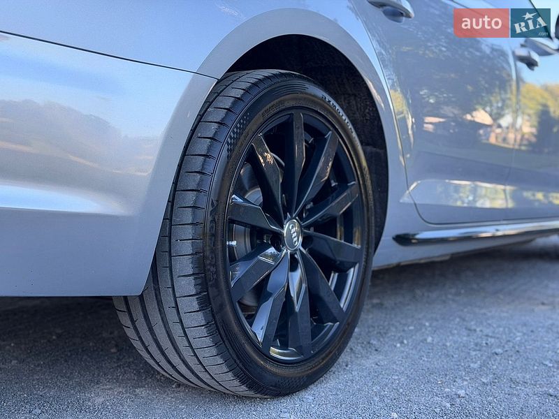 Седан Audi A4 2017 в Хмельницком