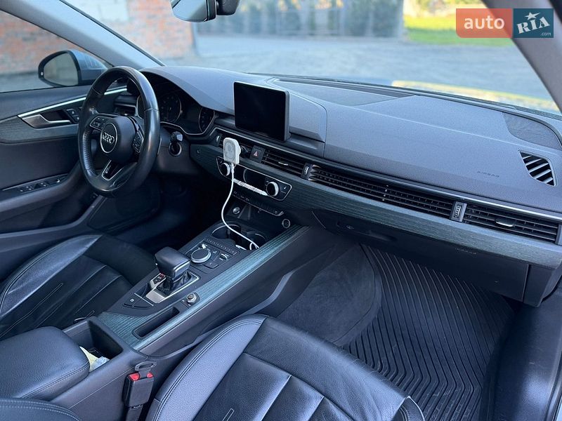 Седан Audi A4 2017 в Хмельницком