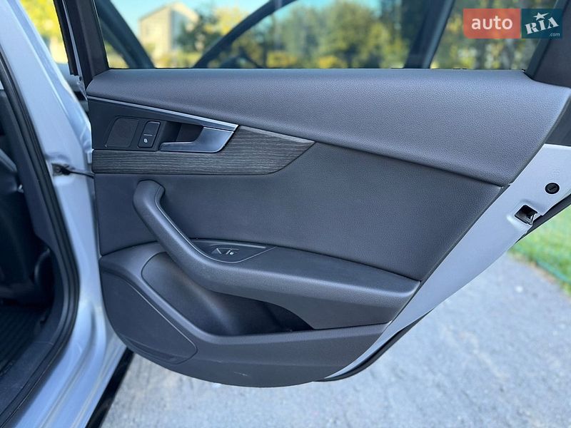 Седан Audi A4 2017 в Хмельницком