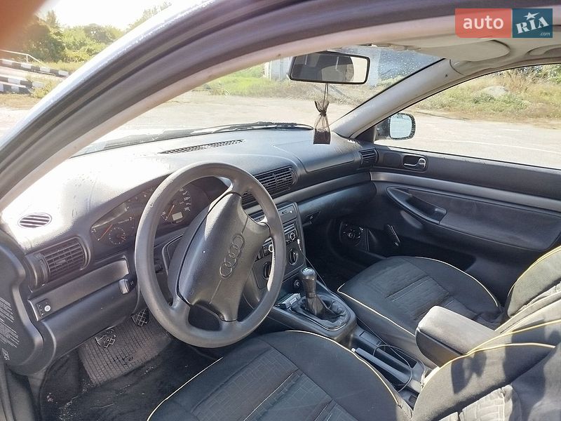 Седан Audi A4 1994 в Глобине
