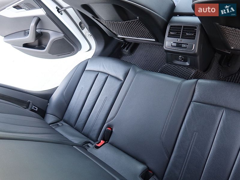 Седан Audi A4 2017 в Львові