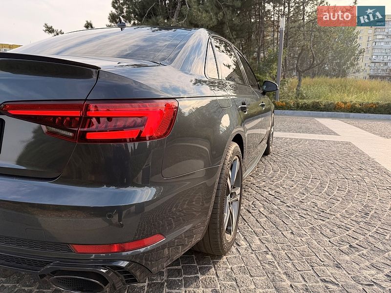 Седан Audi A4 2017 в Дніпрі
