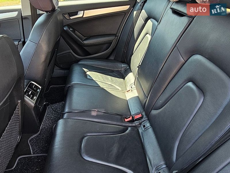Седан Audi A4 2012 в Днепре