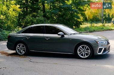 Седан Audi A4 2023 в Полтаві
