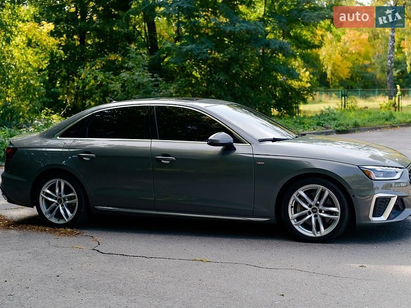 Седан Audi A4 2023 в Полтаві