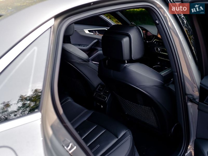 Седан Audi A4 2023 в Полтаві