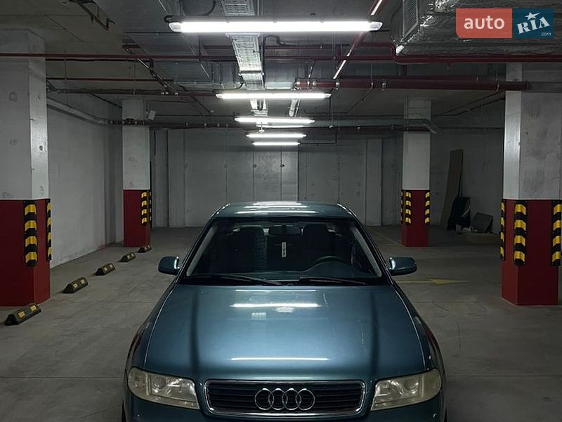 Седан Audi A4 2000 в Измаиле