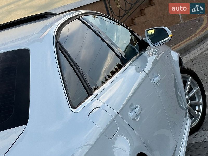 Седан Audi A4 2014 в Дрогобыче