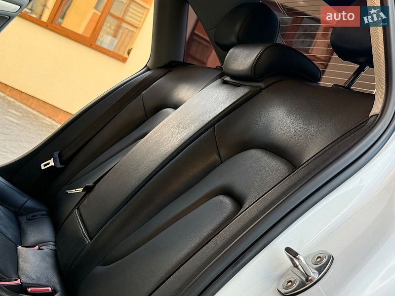 Седан Audi A4 2014 в Дрогобыче