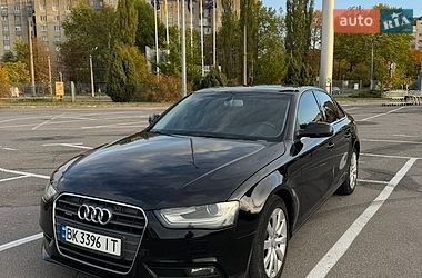 Седан Audi A4 2012 в Ивано-Франковске