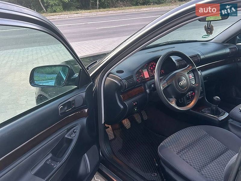 Седан Audi A4 1999 в Львові