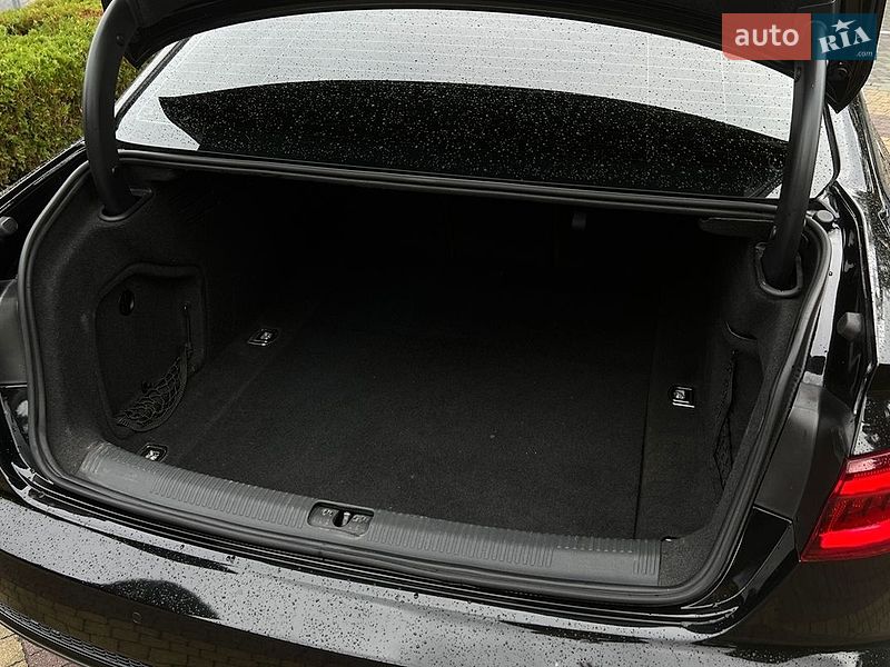Седан Audi A4 2018 в Львове