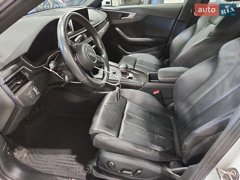 Седан Audi A4 2019 в Львові