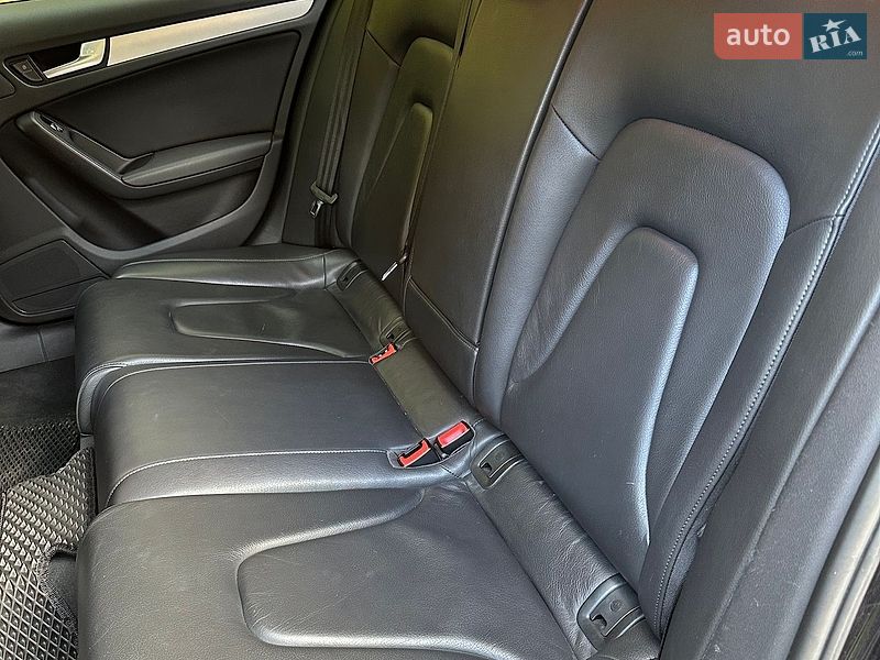Седан Audi A4 2012 в Луцьку