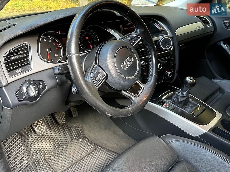 Седан Audi A4 2012 в Луцьку