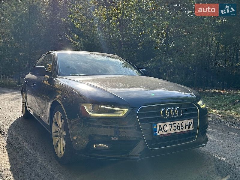 Седан Audi A4 2012 в Луцьку