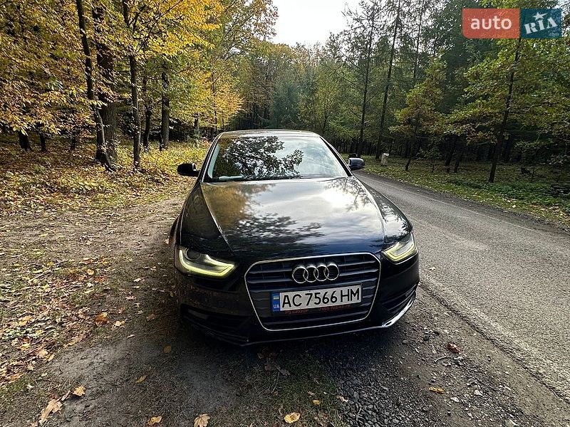 Седан Audi A4 2012 в Луцьку