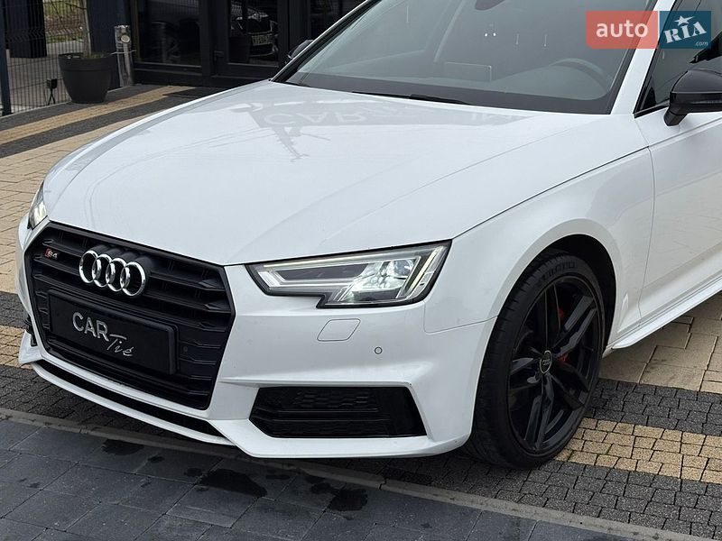 Седан Audi A4 2016 в Львові