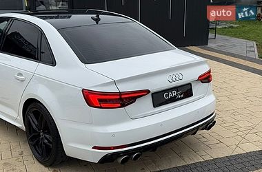 Седан Audi A4 2016 в Львові