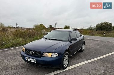 Седан Audi A4 1996 в Городку
