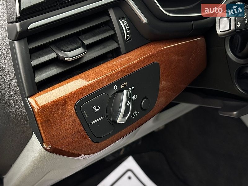 Седан Audi A4 2021 в Львове