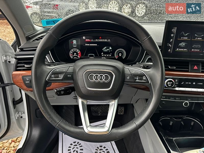 Седан Audi A4 2021 в Львове