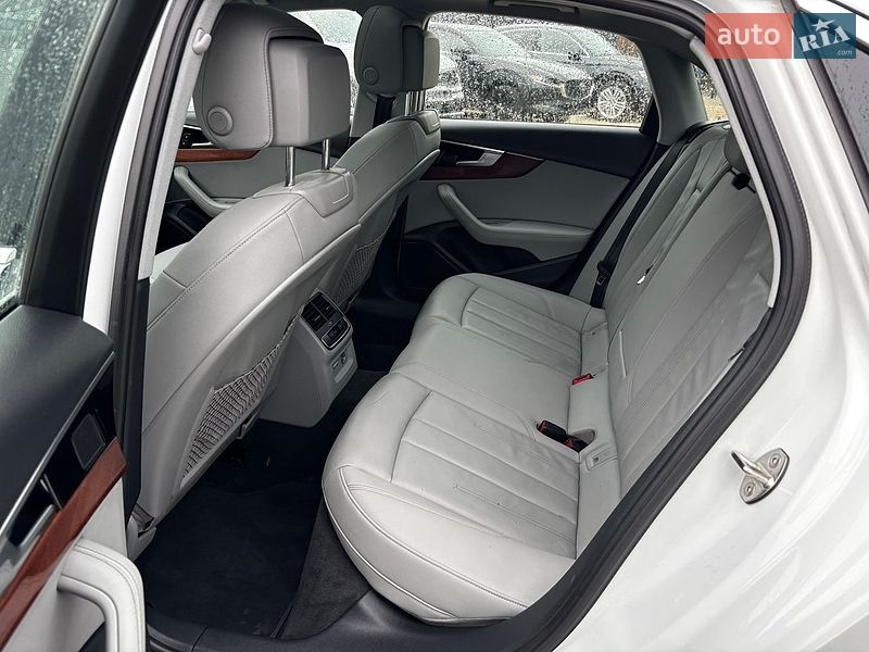 Седан Audi A4 2021 в Львове