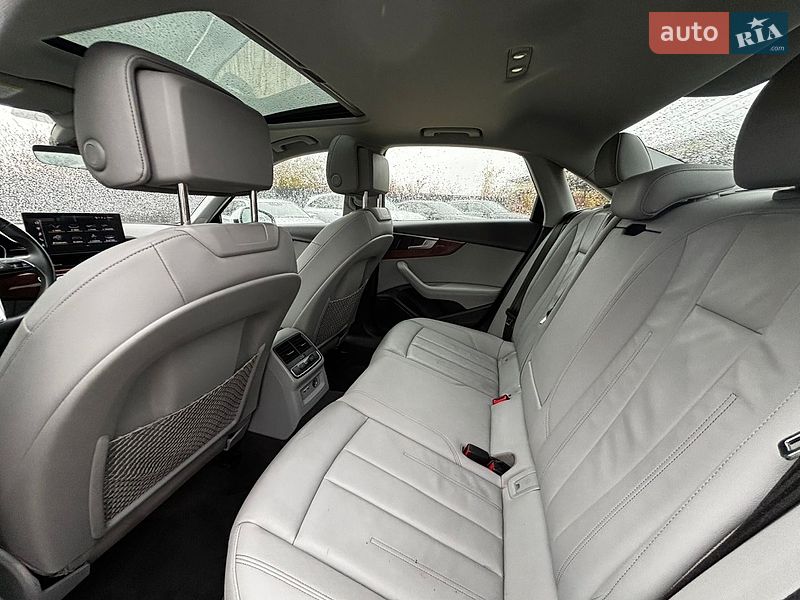 Седан Audi A4 2021 в Львове