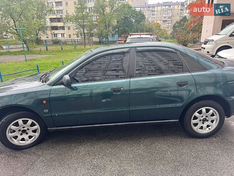 Седан Audi A4 1995 в Києві