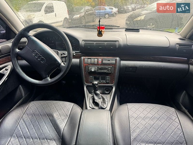 Седан Audi A4 1995 в Києві