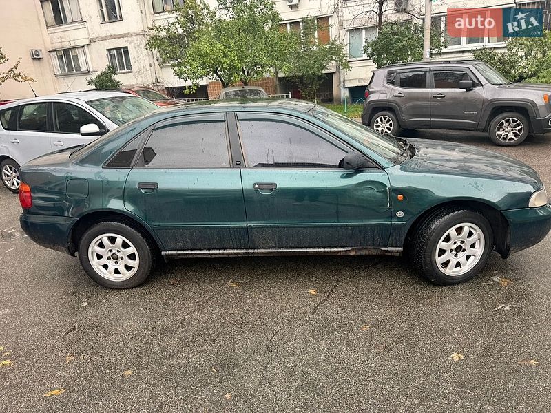 Седан Audi A4 1995 в Києві
